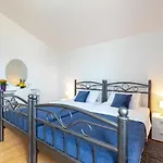 Apartment Maja *