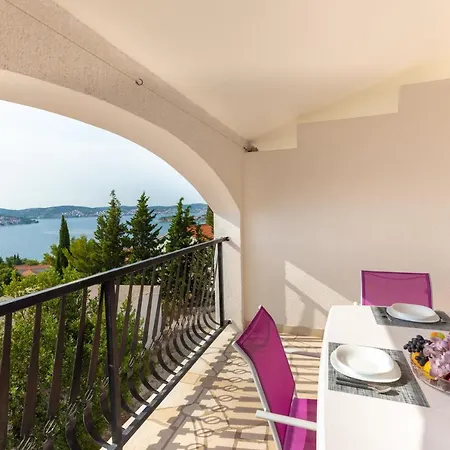 Apartment Maja *