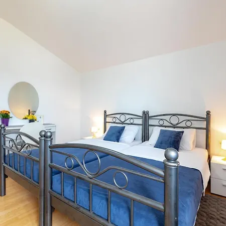 Apartament Maja *